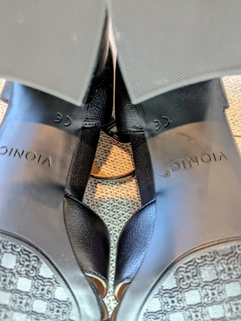 Vionic Black Block Heel Sandals Size 7